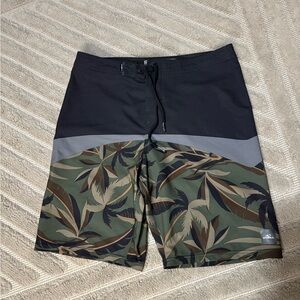O'Neill Hyperfreak shorts size 30